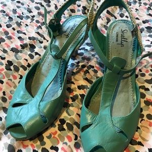 Shelly’s of London peep toe aqua heel.